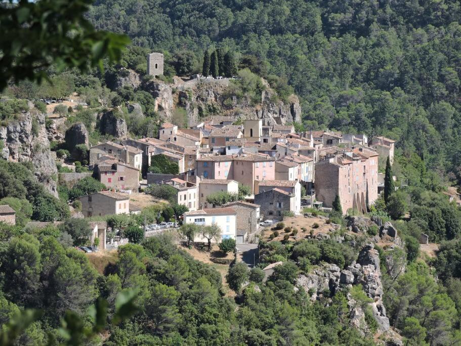 Chateaudouble : Appartement Au Calme Luaran gambar